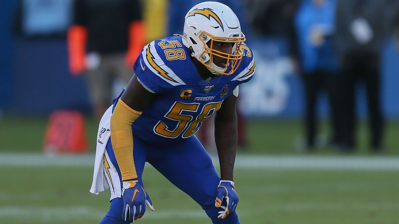 Los Angeles Chargers outside linebacker Thomas Davis (58) talks