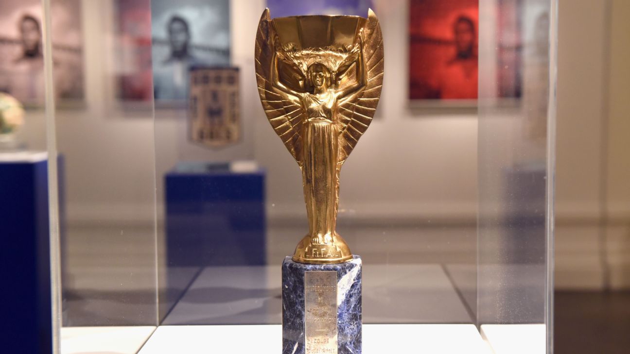 Hallan en un sótano de la FIFA parte de trofeo de Copa Mundial robado en  1983