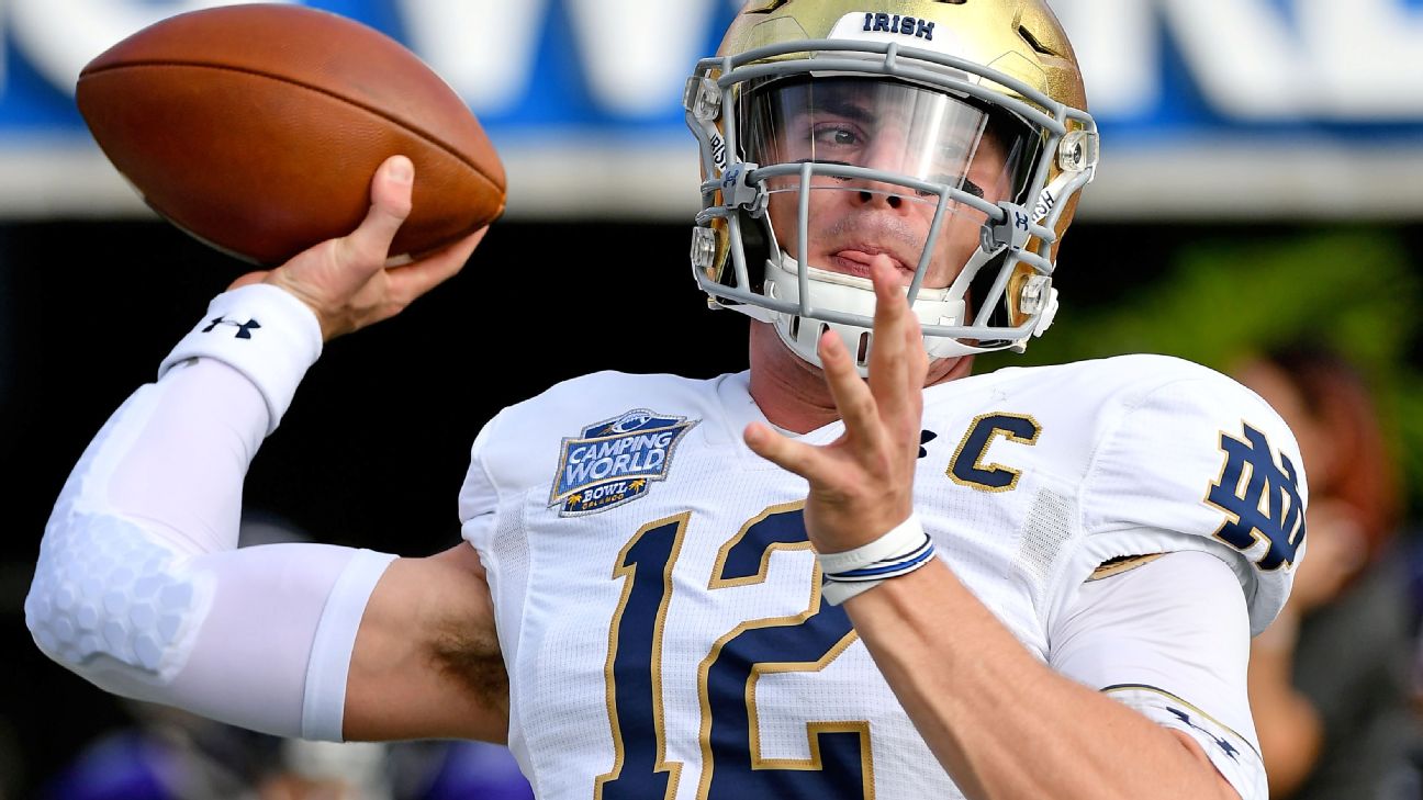 Ian Book plans to return to quarterback Notre Dame in 2020 season - ABC7 Chicago