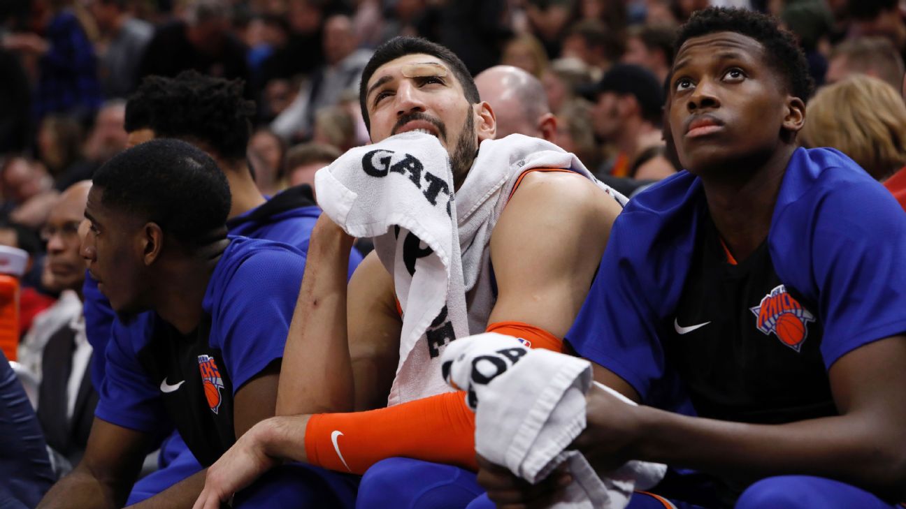 Enes Kanter is not pleased with being benched for Luke Kornet, then gets  ejected from Knicks' loss to Bucks – New York Daily News