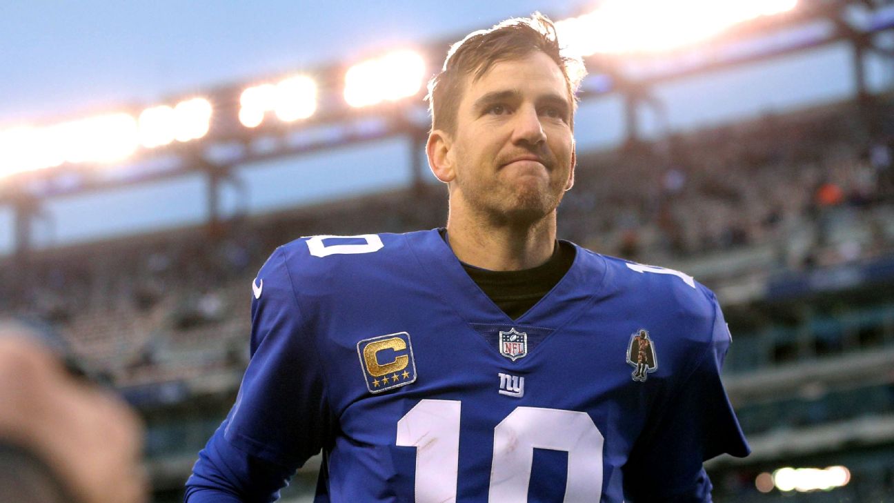 eli manning jersey with gold captain patch