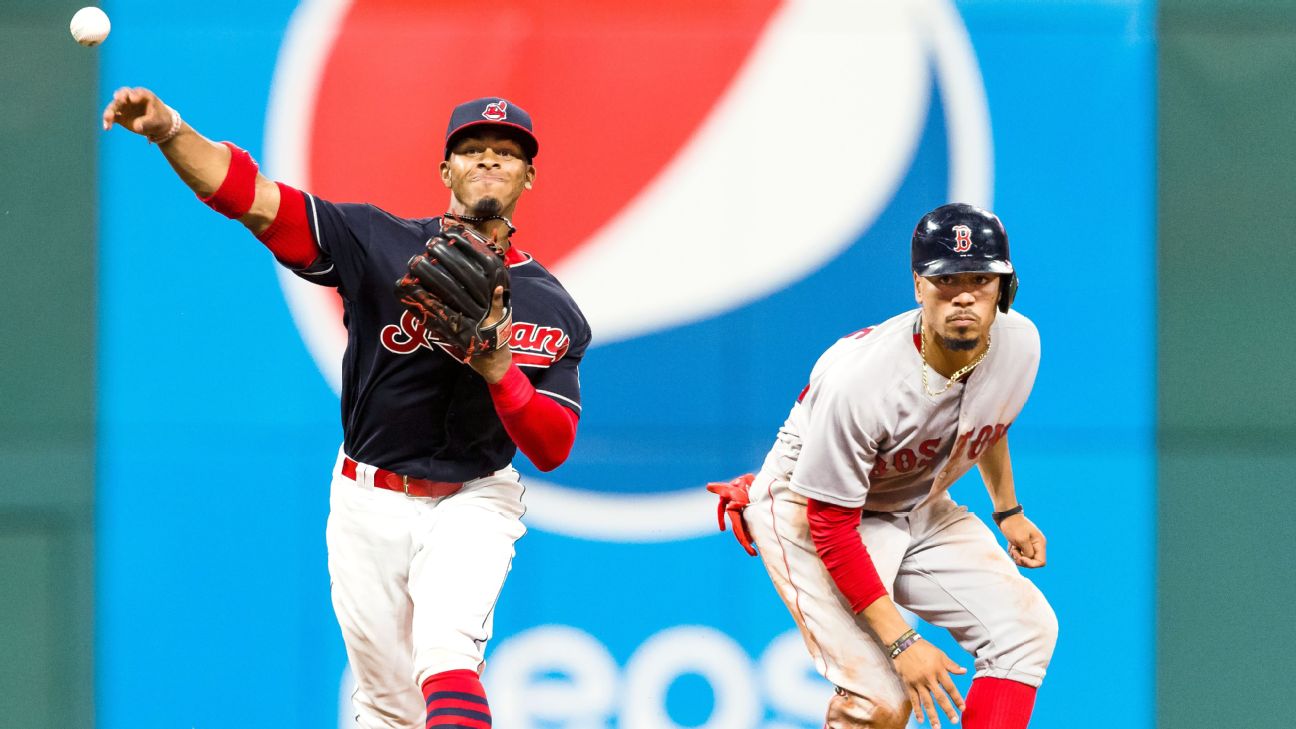 Mookie Betts leads four Gold Glove finalists for the Red Sox