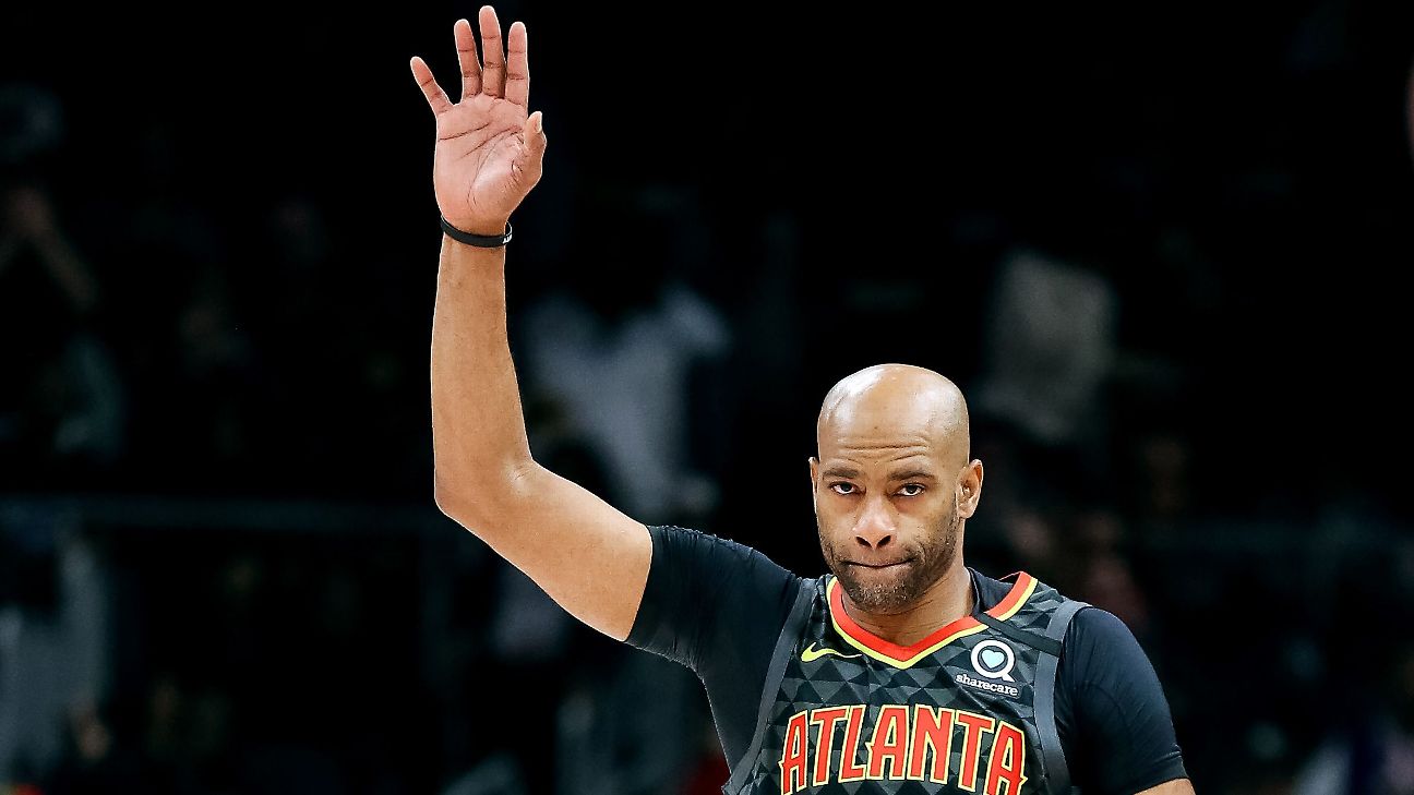 Vince Carter is still repping the Raptors at his media day with the Hawks -  Article - Bardown