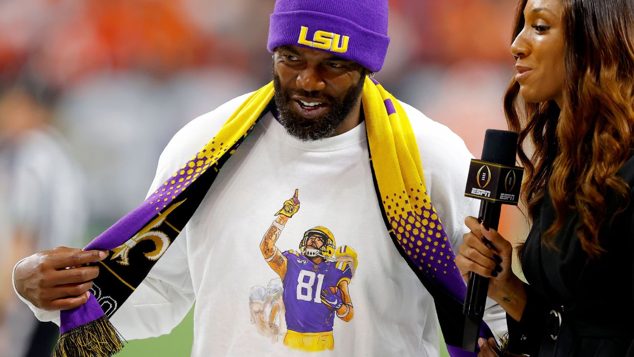 Randy Moss goes full dad mode for Thaddeus Moss at CFP national