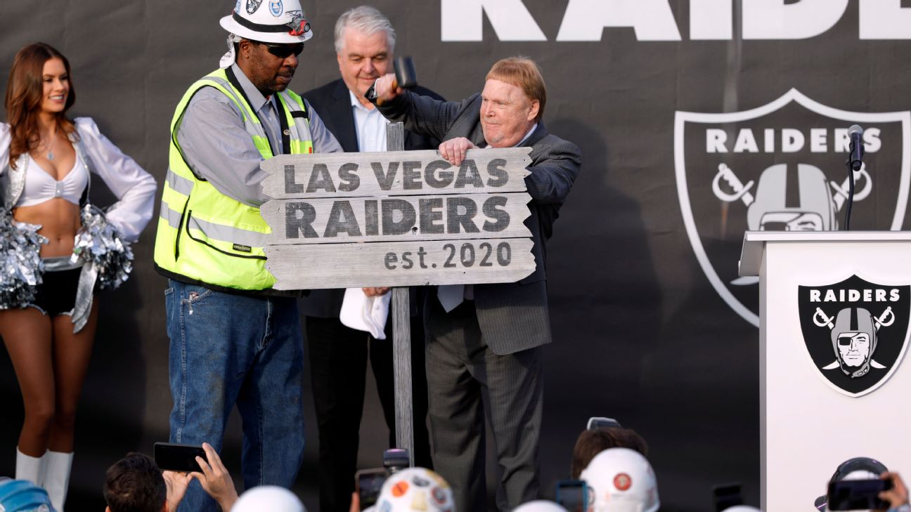 Raiders' Derek Carr unmoved by QB rumor mill, plans to take 'first snap