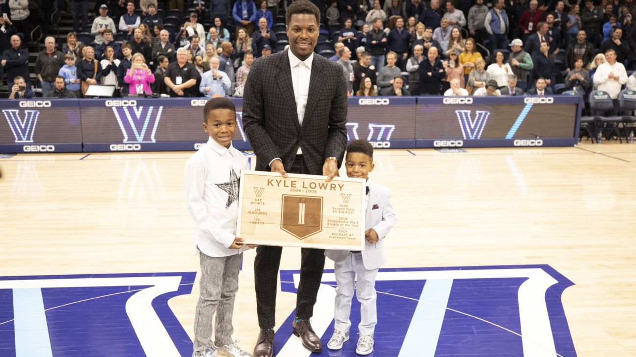 Kyle Lowry, center, a former Villanova player and current Toronto