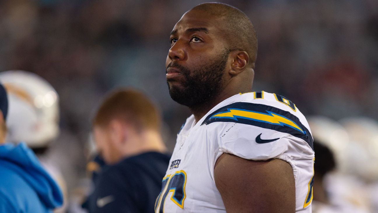 Panthers officially acquire LT Russell Okung