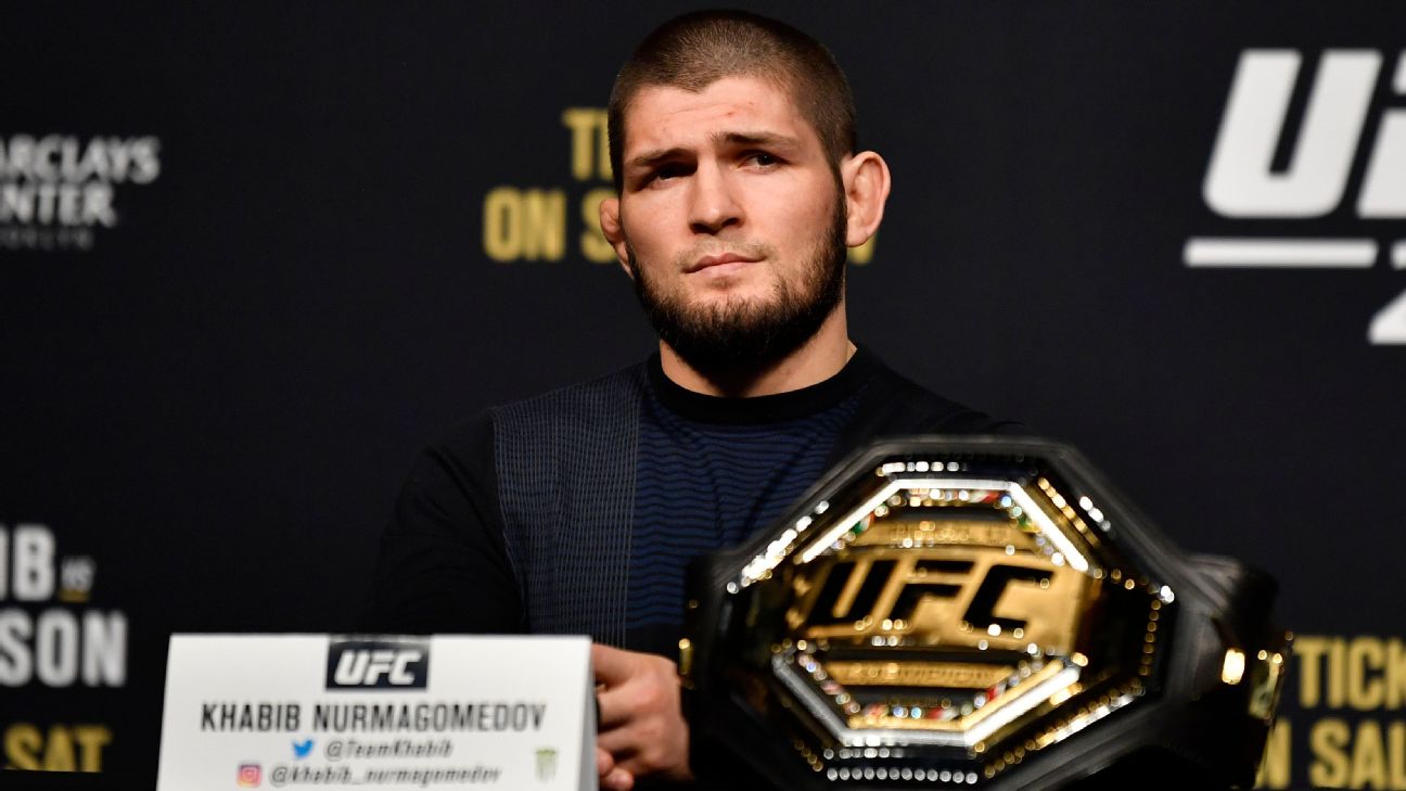 Khabib responde 'desafios' e afirma: 'Só volto em novembro'; veja