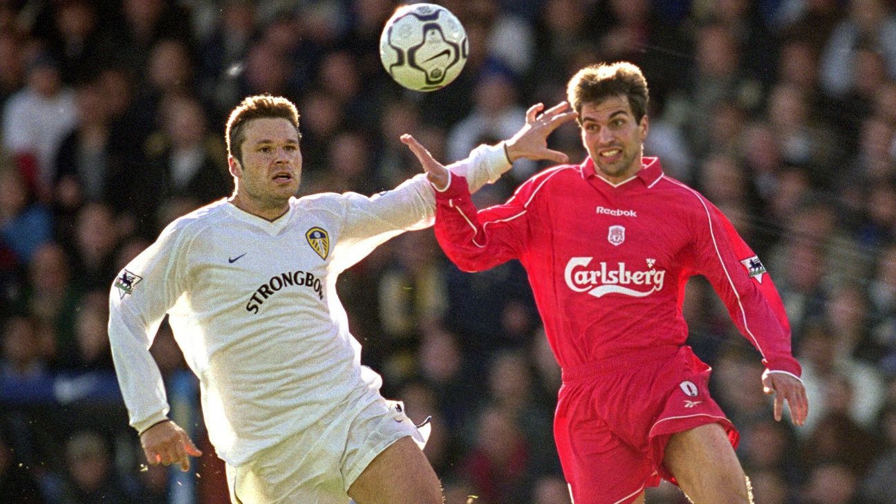 PA PHOTOS/AAP - UK USE ONLY : Australian soccer star Mark Viduka puts in a  solo effort for his English Club Leeds United in a friendly International  against Chilean Club team Colo