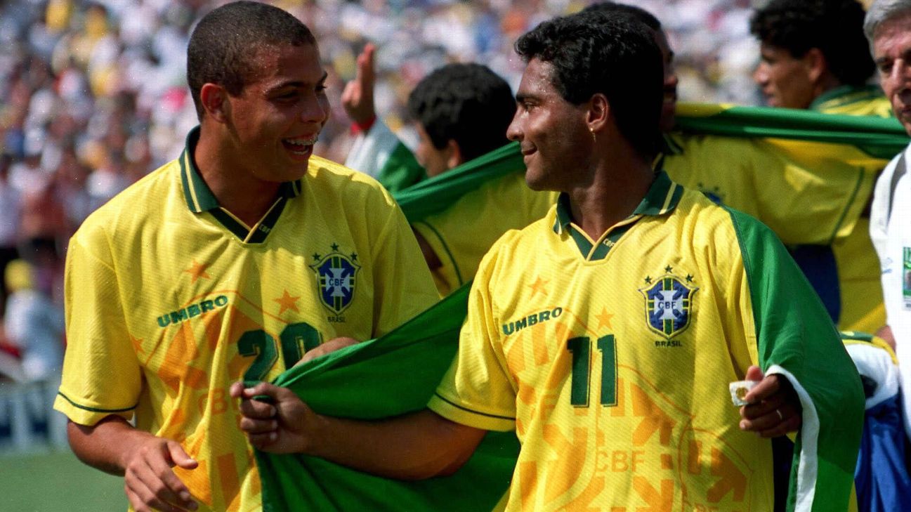 Edmundo 'amarela' em partida contra Romário e ídolo do Flamengo