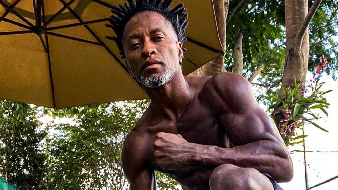 Ex-Palmeiras, Zé Roberto treina MMA e provoca dupla de lutadores: 