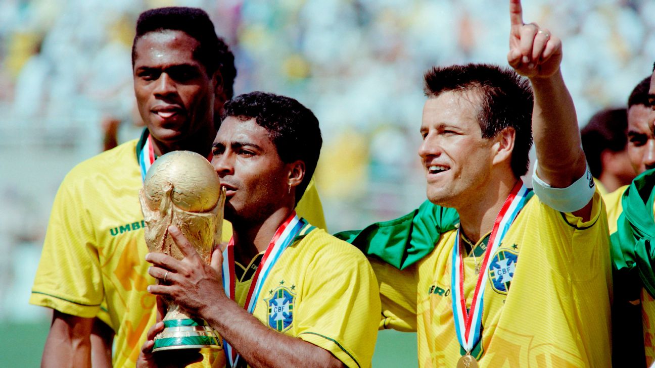 Romario of Brazil in action at the 1994 World Cup Final.  Romário, Seleção  brasileira de futebol, Futebol brasileiro