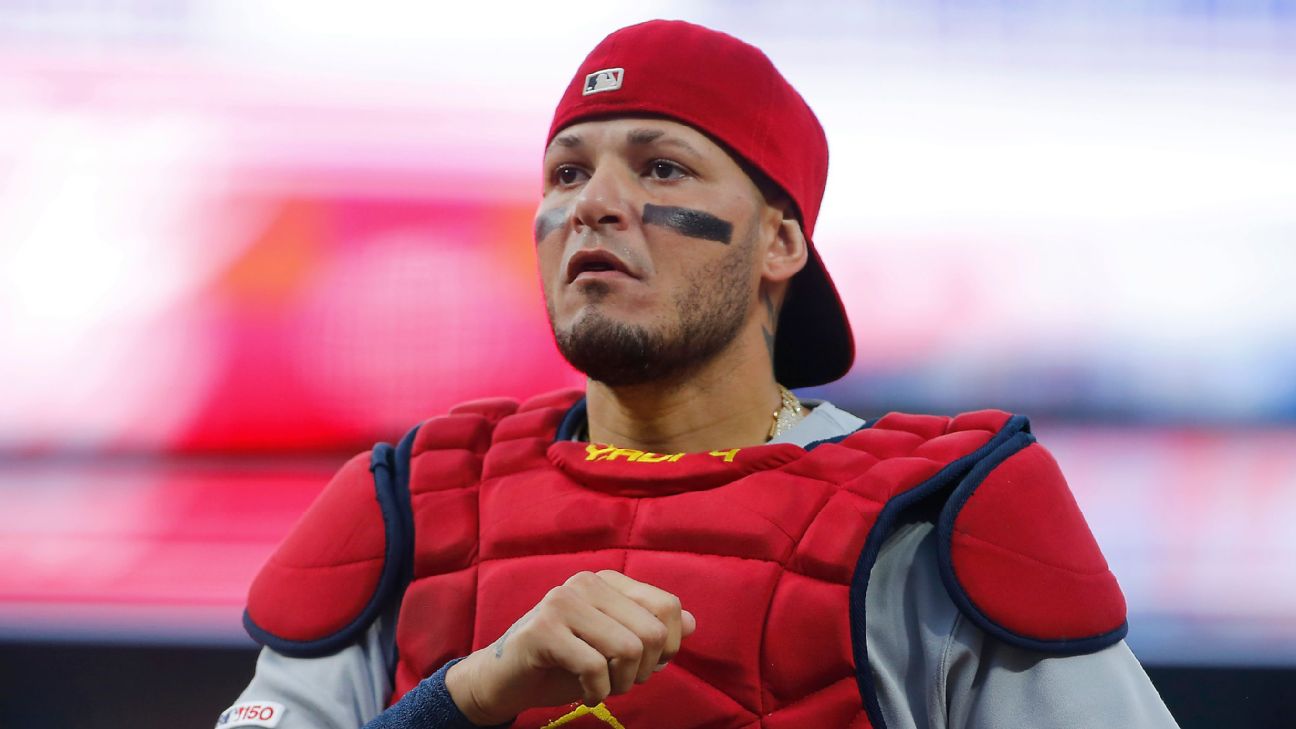 Yadier Molina surpasses Bob Boone among catchers with eighth Gold
