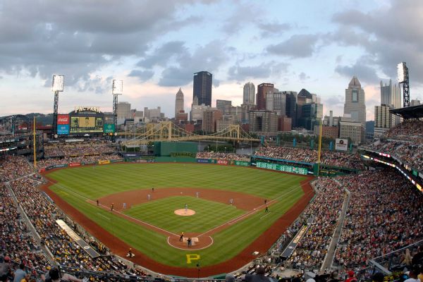 Critter delay: Squirrel halts Cubs-Pirates game
