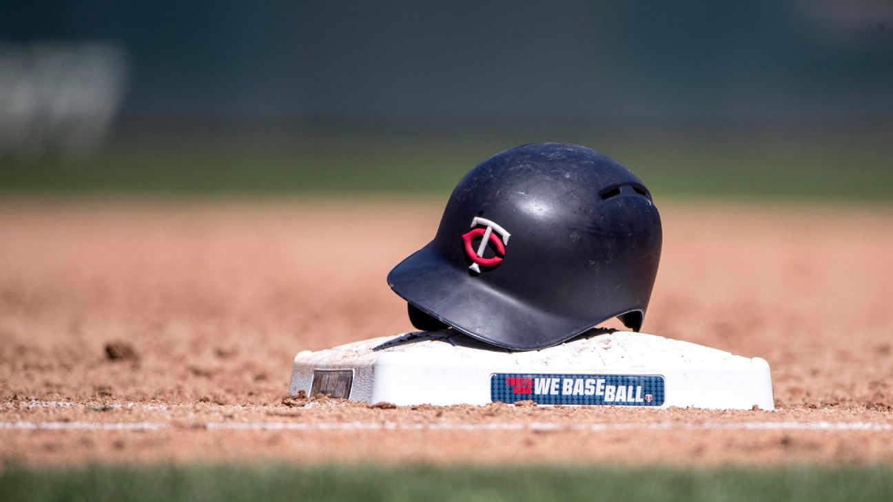 Twins shortstop Andrelton Simmons tests positive for COVID-19