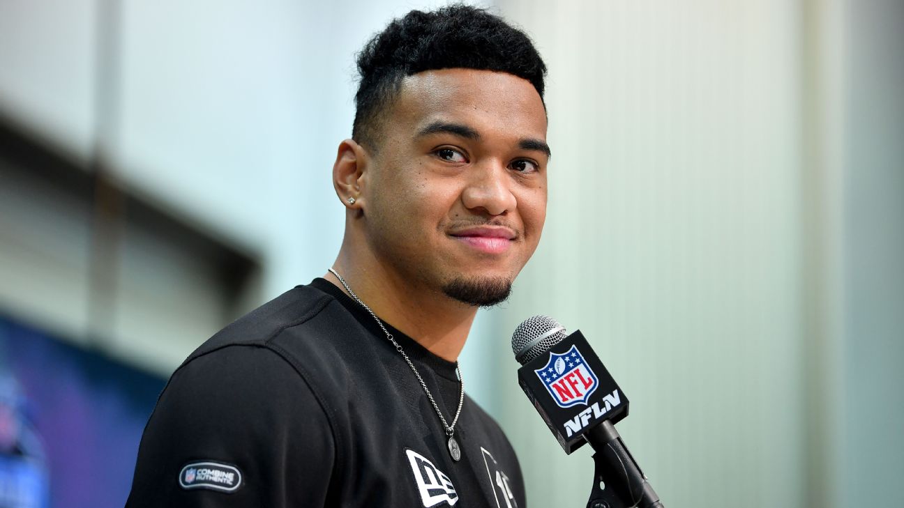 Tua Tagovailoa se viste de Dan Marino y lo alcanza en registro