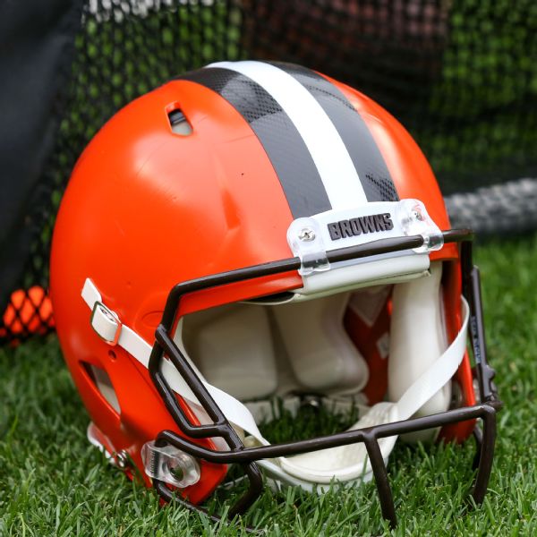 Police: Two Browns players robbed at gunpoint