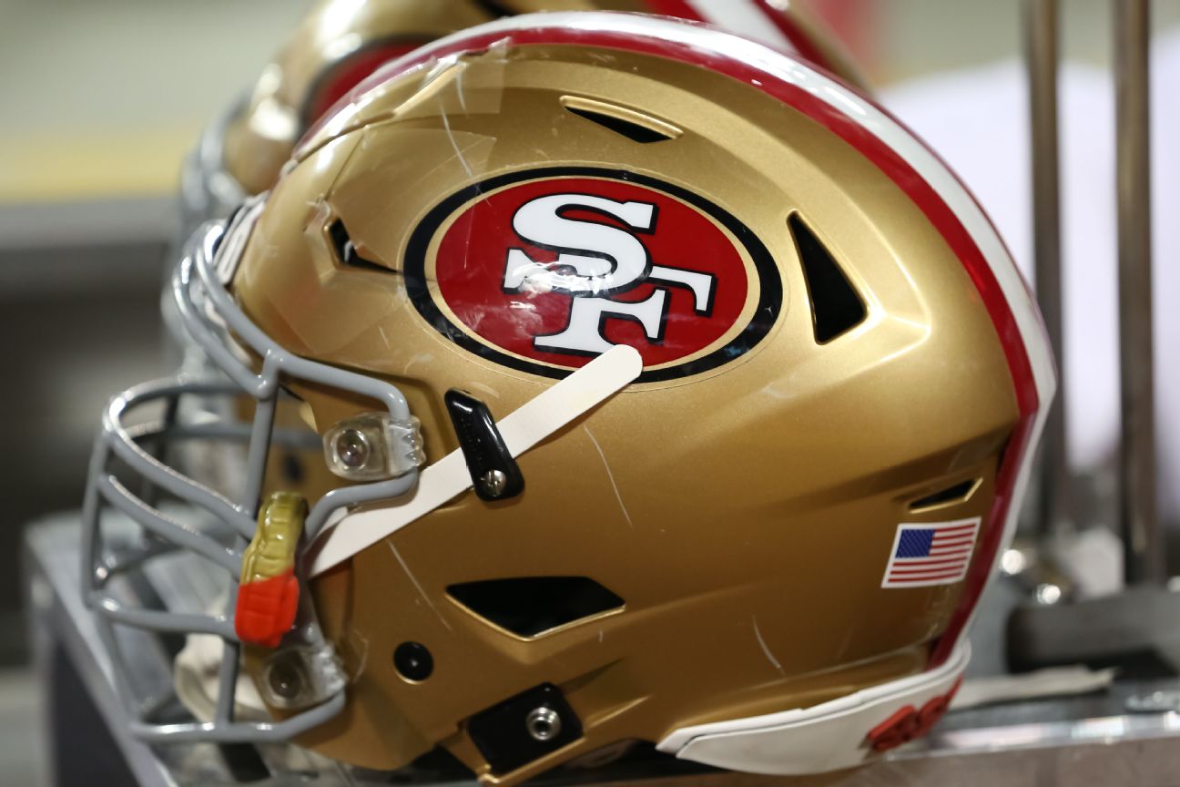 San Francisco 49ers running back Elijah Mitchell (25) warms up before an  NFL football game against the Arizona Cardinals, Sunday, Jan.8, 2023, in  Santa Clara, Calif. (AP Photo/Scot Tucker Stock Photo - Alamy