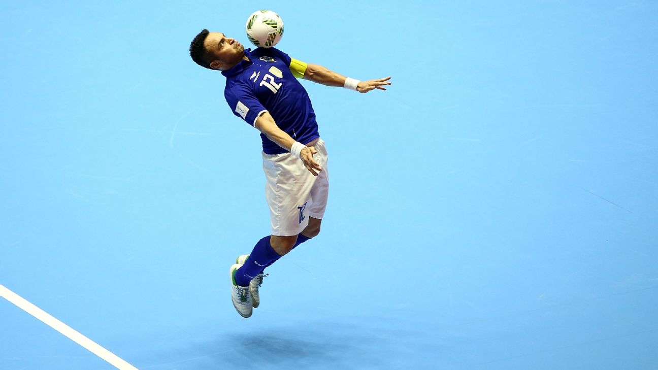 A Gazeta  Maior ídolo do futsal mundial, Falcão vem a Vitória