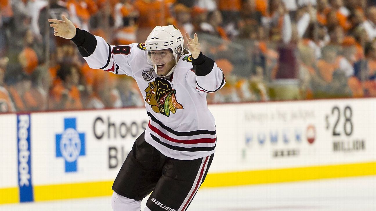 Blackhawks' Patrick Sharp has the cutest moment of the NHL playoffs