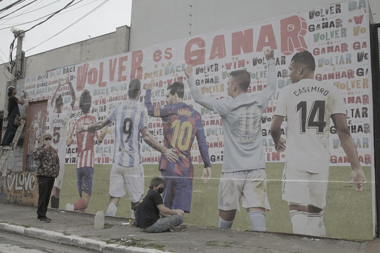 The impressive mural of Maradona and Messi