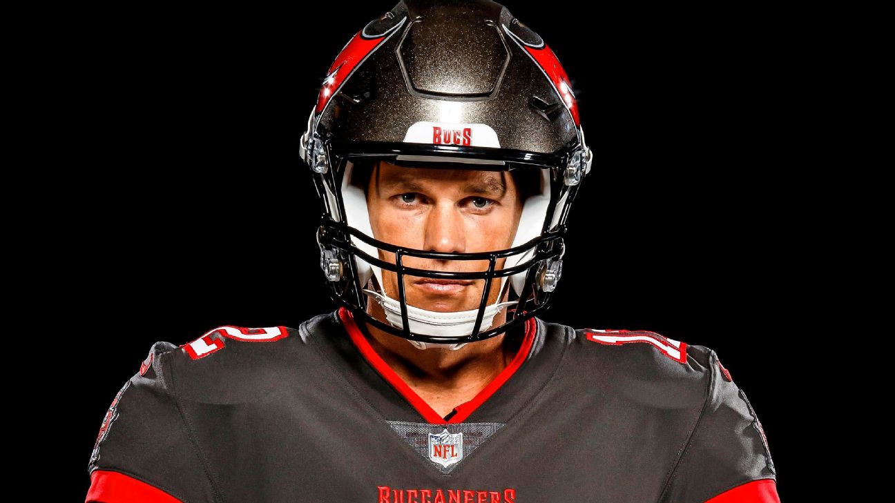 Tom Brady Wears Tampa Bay Buccaneers Jersey In First Official Photos –  Hollywood Life