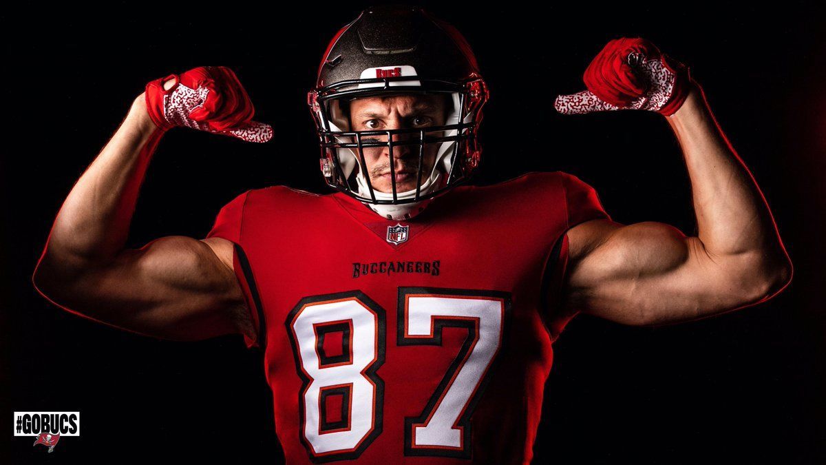 Rob Gronkowski reacts to seeing his Bucs jerseys for the first ...
