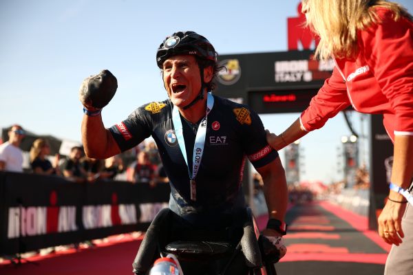 Zanardi honored with LB Walk of Fame induction