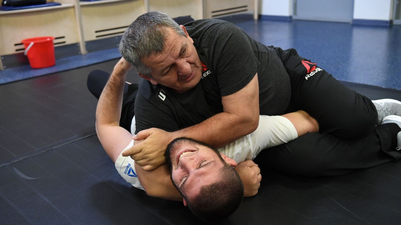 Campeão do UFC, russo relata 'condição crítica' do pai com COVID