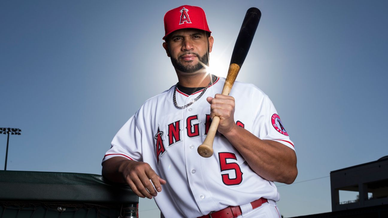 MLB on X: The Machine makes 4. Albert Pujols is officially a Dodger.   / X
