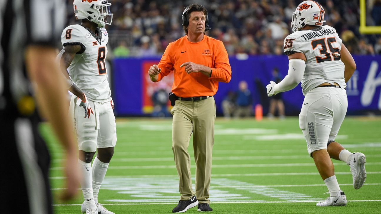 Mike Gundy meets with OK State players, commits to changes