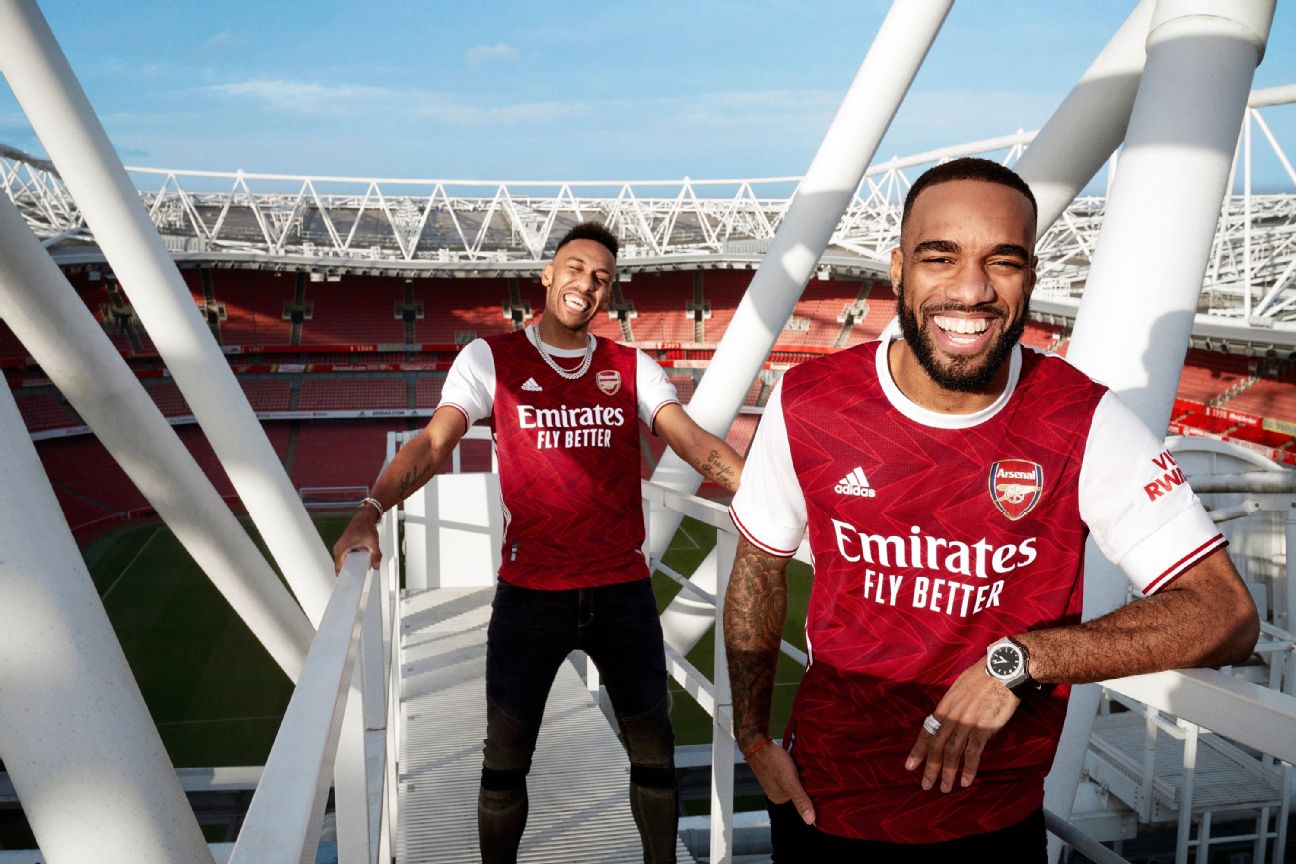 Arsenal stars unveil 2020 21 home kit with Aubameyang Lacazette and Luiz on Emirates Stadium roof ESPN