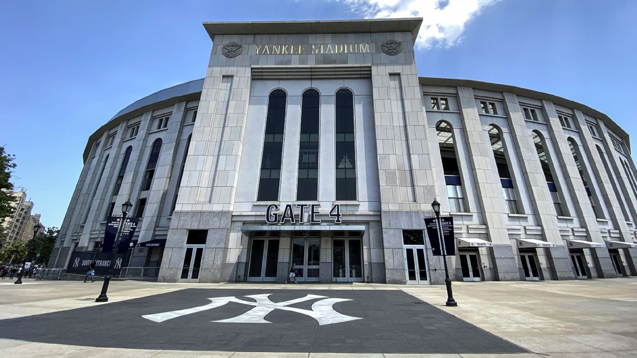 Yankees fans welcome Astros back to New York with trash cans