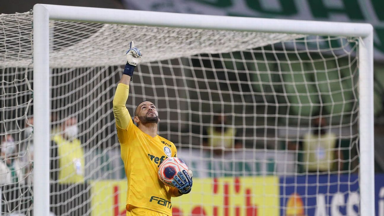 No Corinthians, Weverton foi substituído por não defender pênaltis; no  Palmeiras, se redime para ser campeão como herói - ESPN