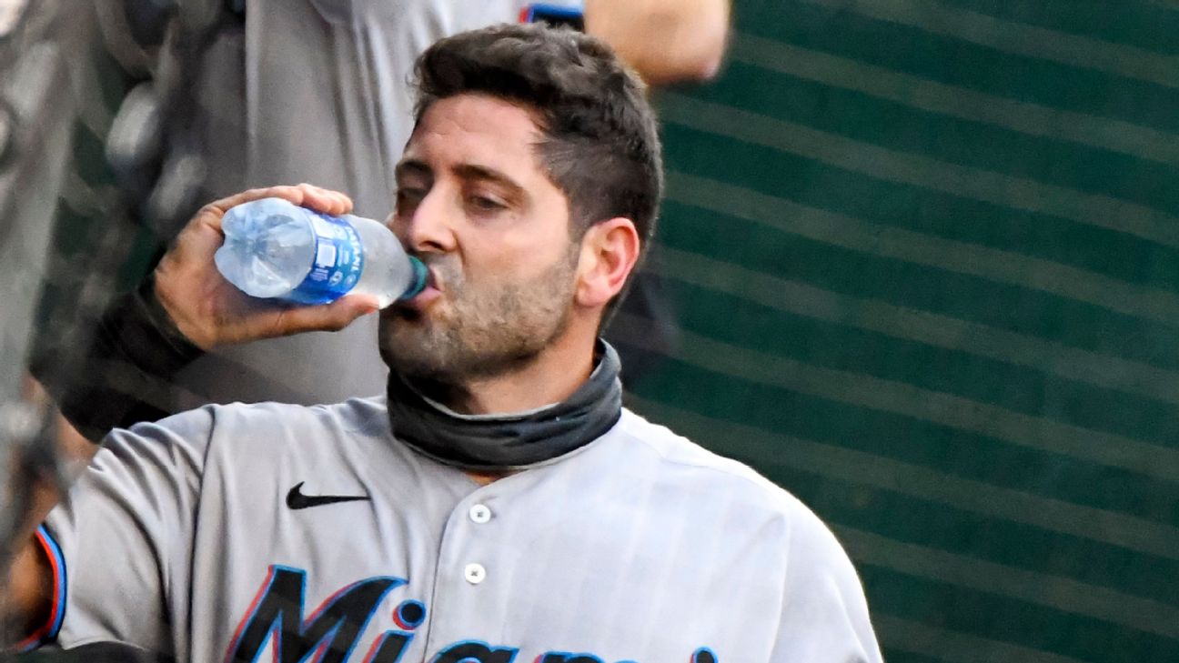 Miami Marlins Sign Catcher Francisco Cervelli