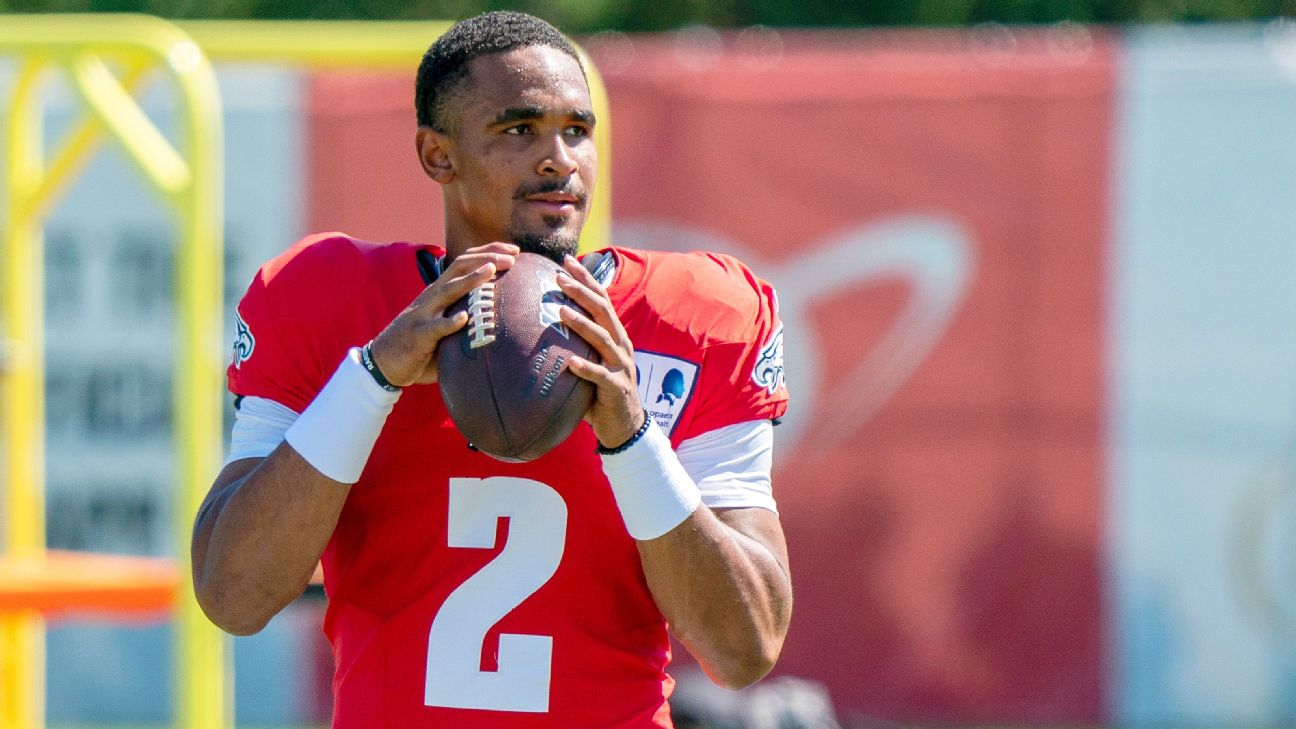 Freaky' Jalen Hurts Wins Eagles Bet, Rookie OT Wears Alabama Gear