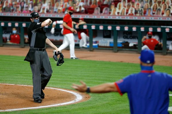 Managers tossed as benches clear in Cubs-Reds