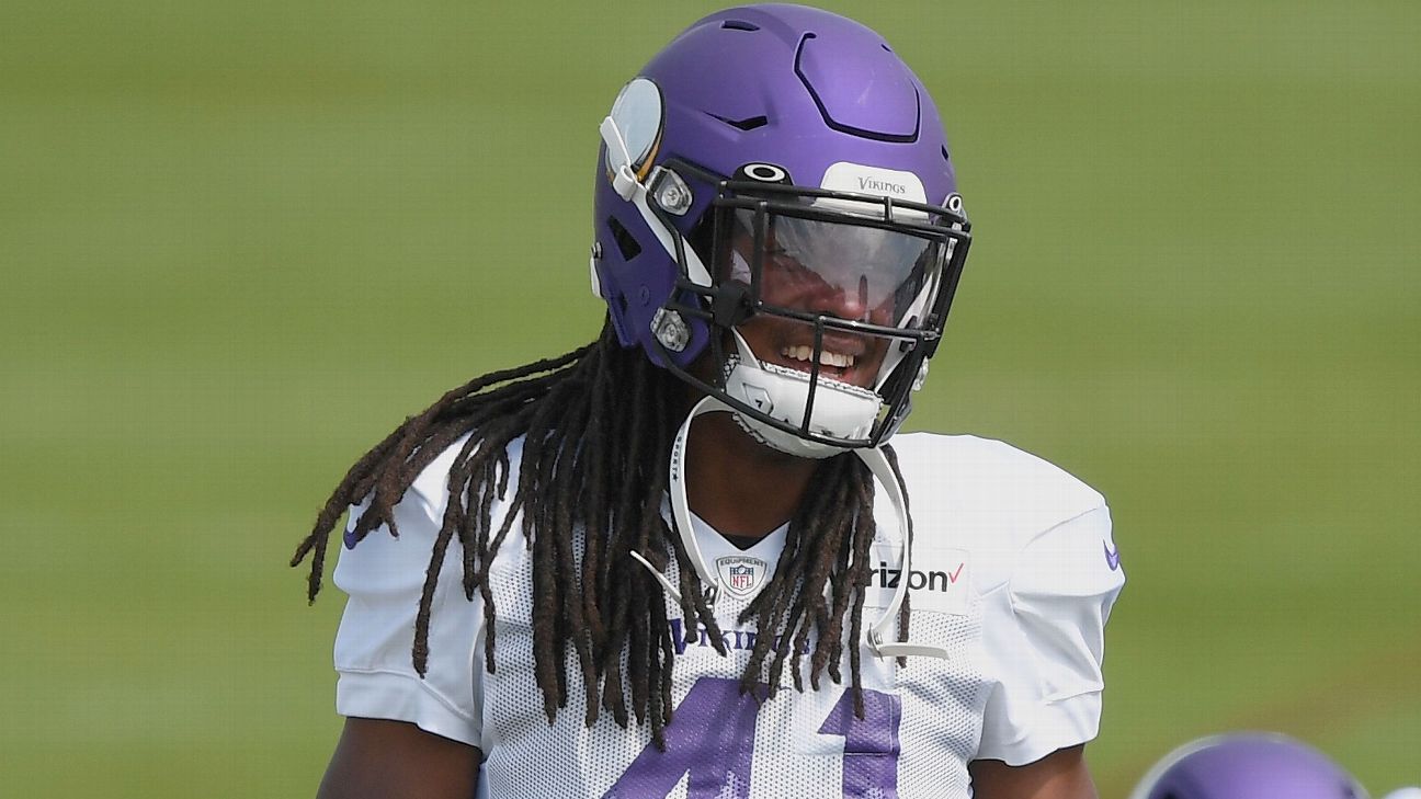 Best of Tuesday at NFL training camps: Joe Judge gets dirty, Anthony Harris a good son