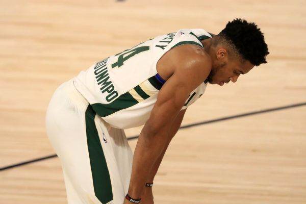Giannis leaves G4 after re-injuring right ankle