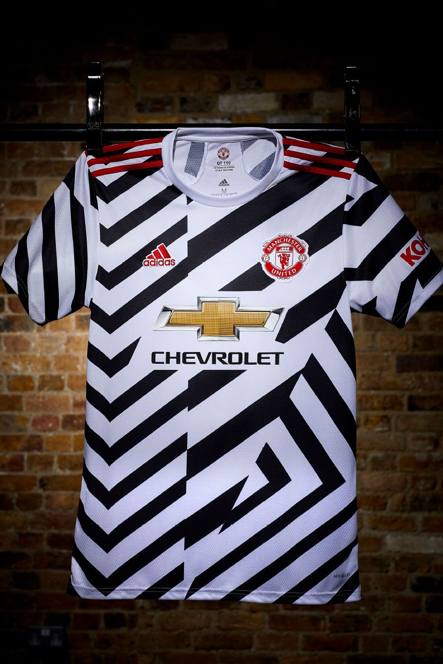 man u latest jersey