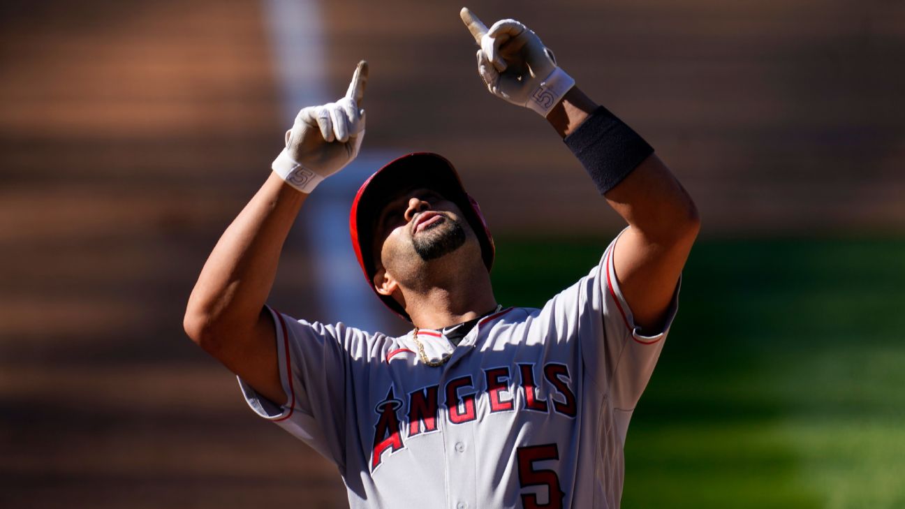 Video Albert Pujols hits home run number 700 - ABC News