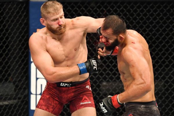 Blachowicz stuns Reyes by TKO, wins vacant title