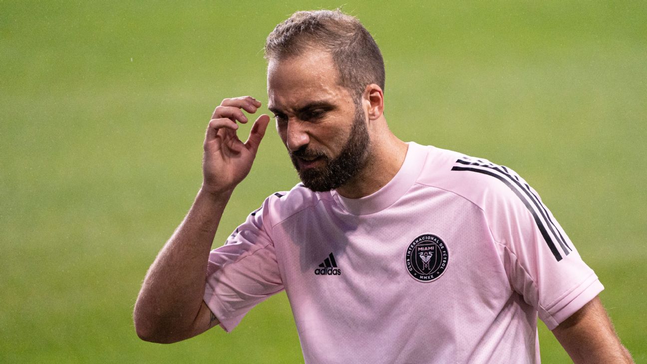 Source: Higuain out of playoff after positive test