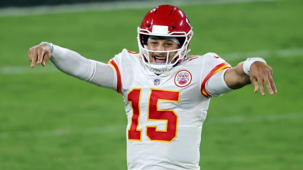 Mahomes' mom to MNF football announcers: Call my son Patrick