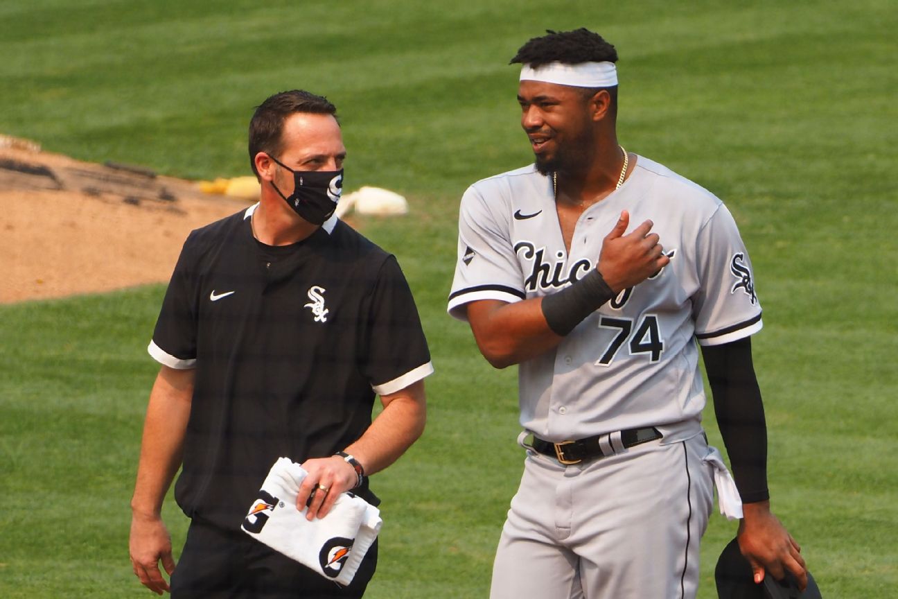 Eloy Jimenez exits White Sox game with tightness in right leg