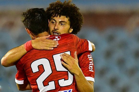 Leyendas del futbol uruguayo e internacional - Gano Wanderers a Rentistas  por 1 a 0 en el parque viera por la 9na fecha del Torneo Clausura con gol  de Facundo Milán,hoy la