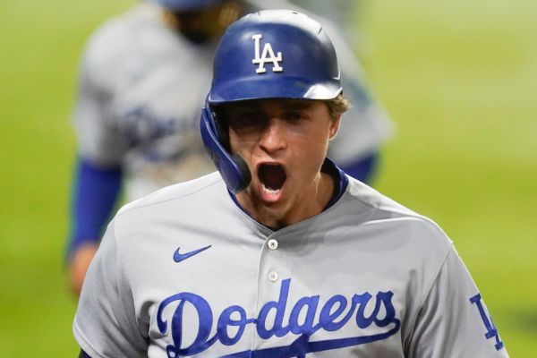 'Dangerous' Seager hits 2 HRs, L.A. stays alive