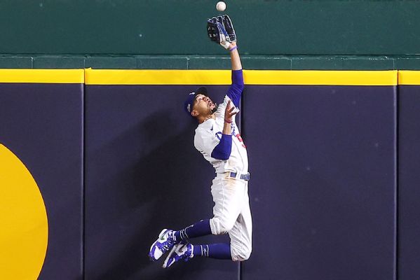 Dodgers' Betts awarded 5th straight Gold Glove