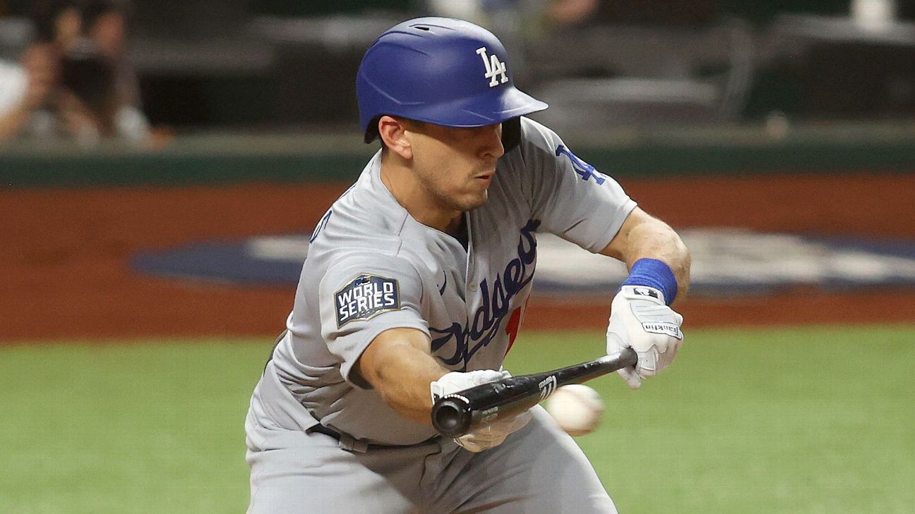 Austin Barnes sticking with Los Angeles Dodgers through at least 2024