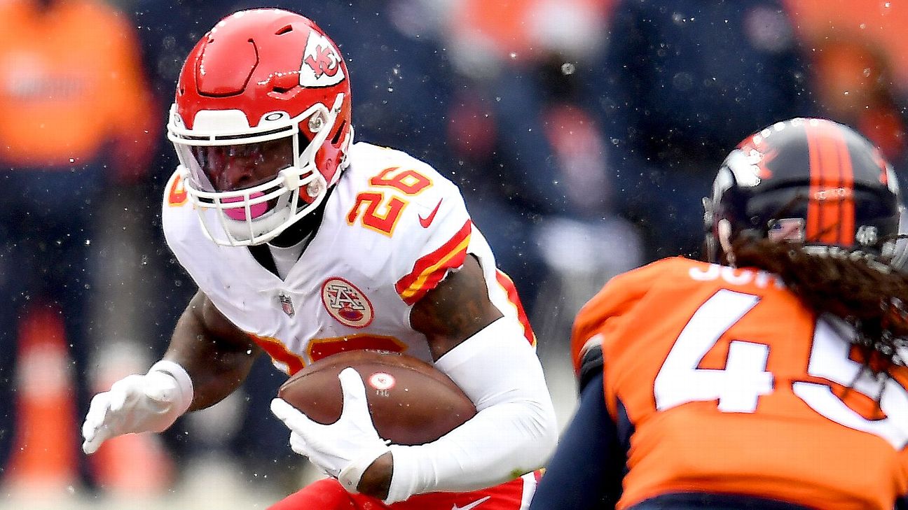 Kansas City Chiefs' Clyde Edwards-Helaire could see bigger role in passing  game - ESPN - Kansas City Chiefs Blog- ESPN